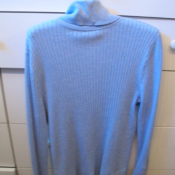 Talbots Pretty Light Blue Ribbed Turtleneck with Beaded Sleeves Size Large - Picture 7 of 7
